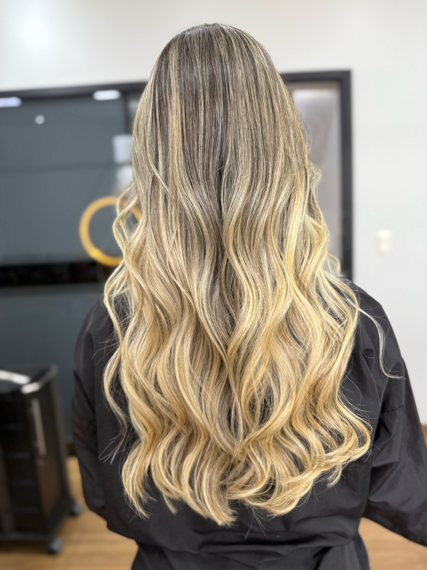 Antes e depois de corte feminino no Studio Vitaly